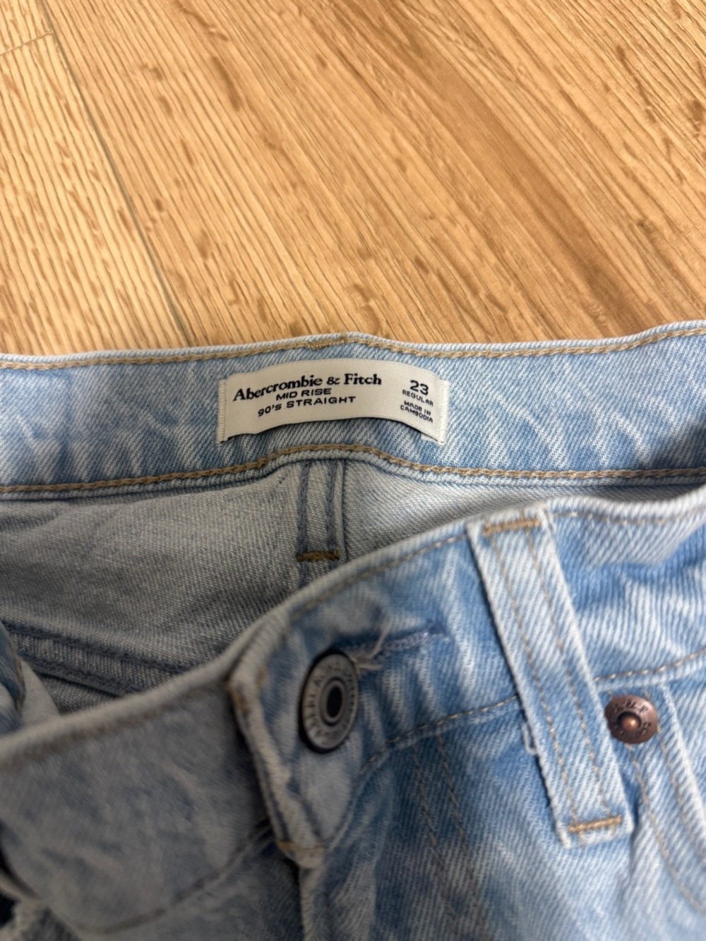 Abercrombie 90s Straight Jeans – Size 23 (new) - Picture 3 of 5
